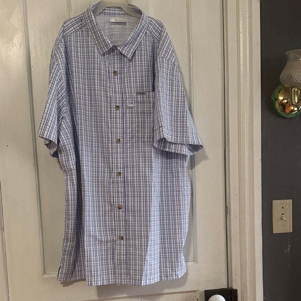 Columbia Men's Blue and White Plaid Short Sleeve Shirt